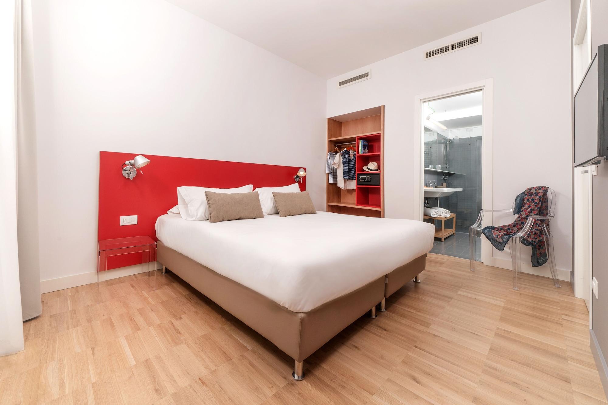 Piazza Bellini & Hotel Naples
